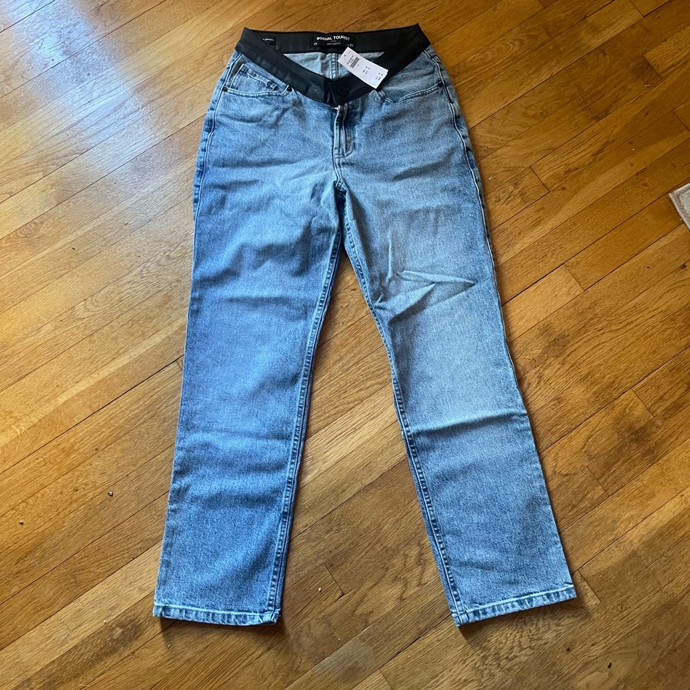 BRAND NEW SOCIAL TOURIST HOLLISTER JEANS WITH TAG- SIZE 7 SHORT